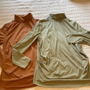2 layering turtleneck tops